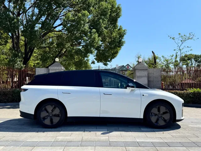 Li Auto i6 — Фото автомобиля 3