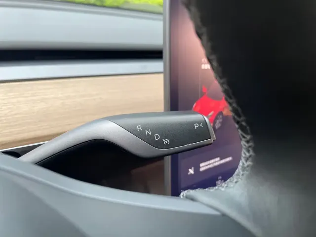 Tesla Model Y — Фото автомобиля 16