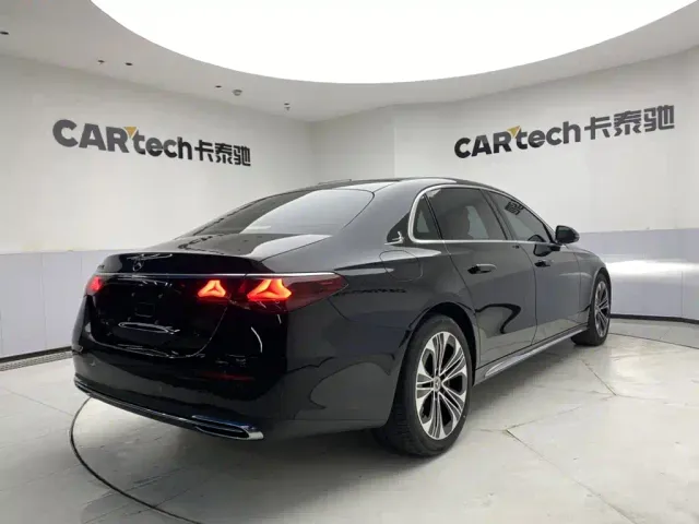 Mercedes-Benz E-Class — Фото автомобиля 5