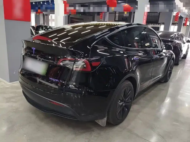 Tesla Model Y — Фото автомобиля 6