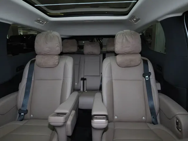 Li Auto MEGA — Фото автомобиля 13