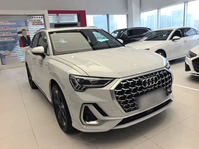 Audi Q3 — Фото автомобиля 3