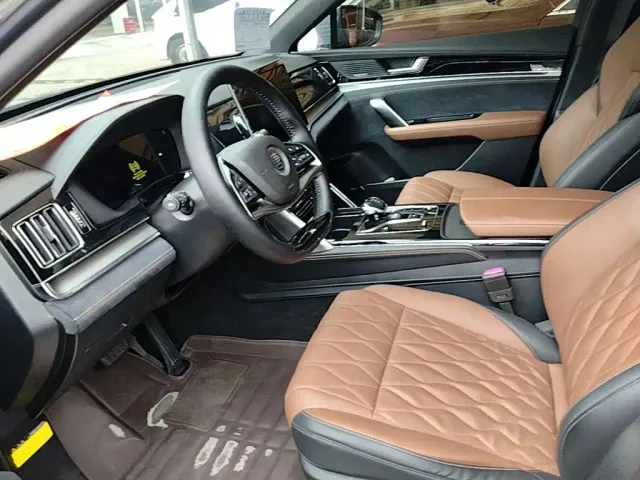 BYD Tang — Фото автомобиля 14