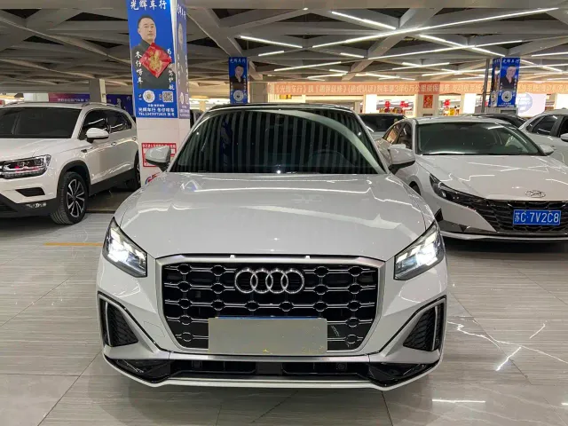 Audi Q2L — Фото автомобиля 2