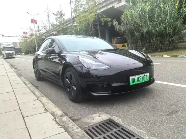 Tesla Model 3 — Фото автомобиля 2
