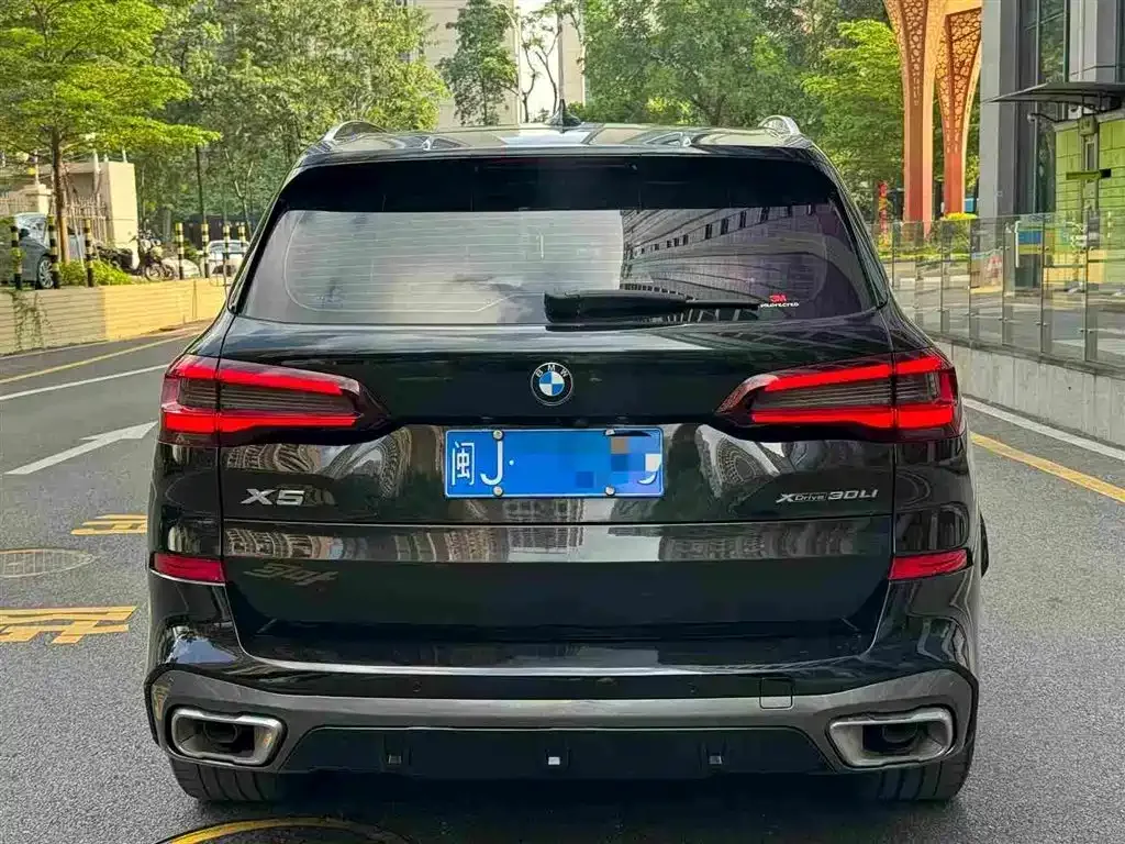 BMW BMW X5 2022 xDrive 30Li Premium M Sport Package — Фото автомобиля 5