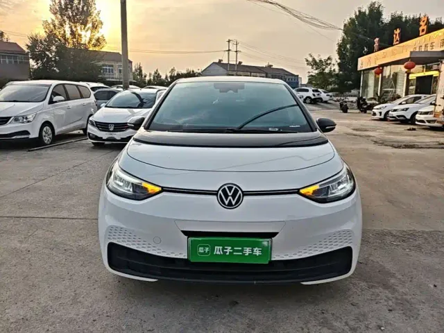 Volkswagen ID.3 — Фото автомобиля 2