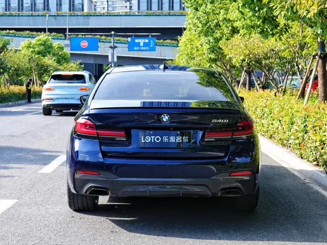 BMW 5 Series — Фото автомобиля 4