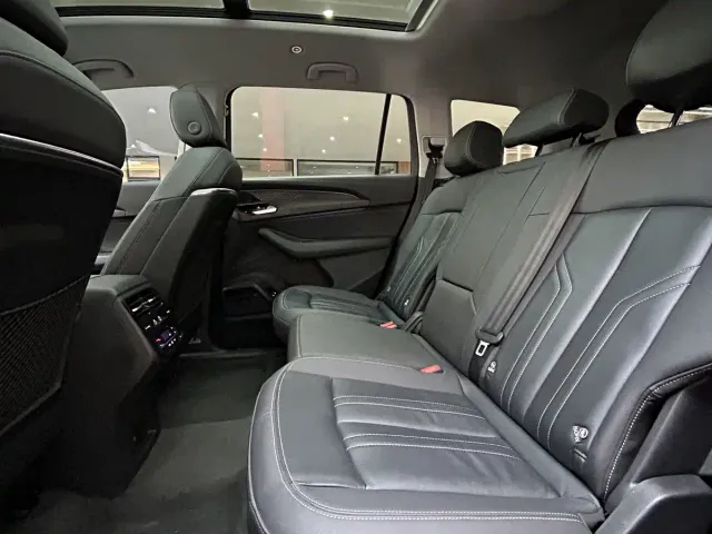 Audi Audi Q6 2023 40 TFSI quattro Cloud View Light Yulin Package — Фото автомобиля 17