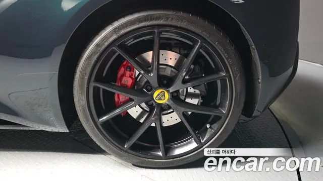 Lotus Emira — Фото автомобиля 5