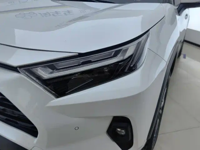 Toyota RAV4 — Фото автомобиля 5