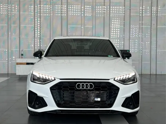 Фотография автомобиля — Audi A4L