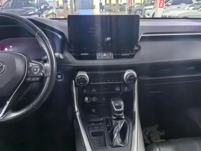 Toyota RAV4 — Фото автомобиля 13