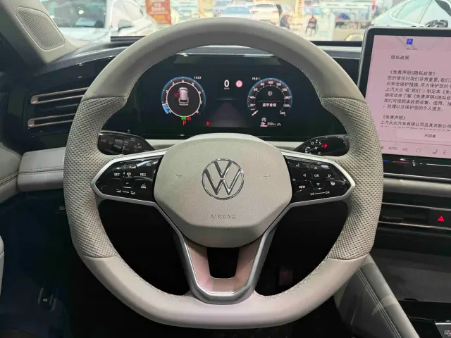 Volkswagen Tiguan L — Фото автомобиля 8