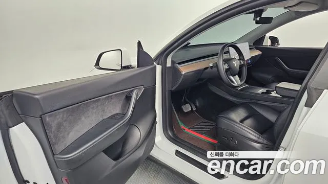 Tesla Model Y — Фото автомобиля 10