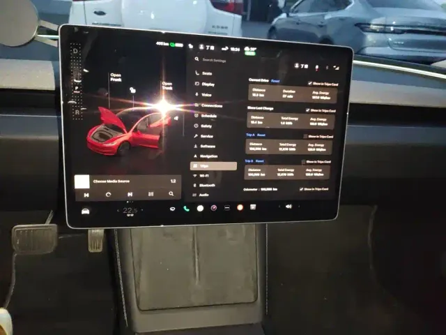 Tesla Model 3 — Фото автомобиля 9