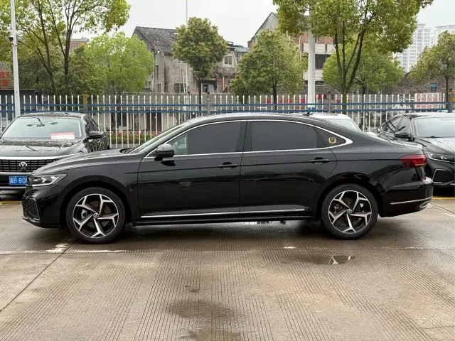 Volkswagen Passat — Фото автомобиля 4