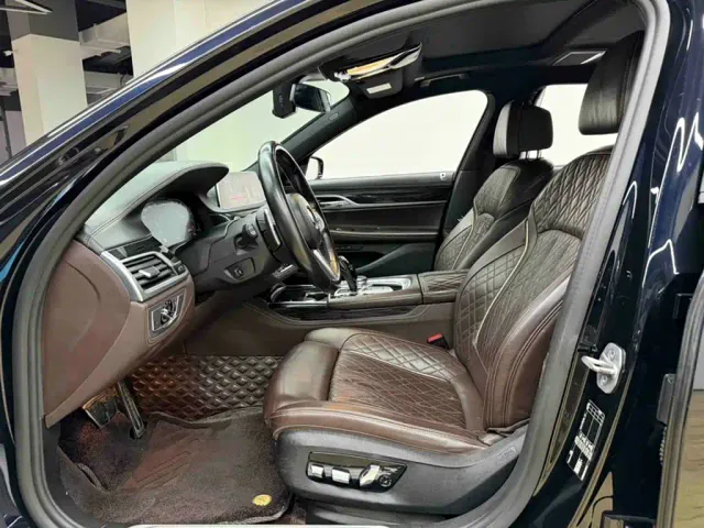 BMW 7 Series — Фото автомобиля 20