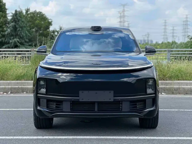 Li Auto L8 — Фото автомобиля 2