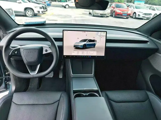 Tesla Model Y — Фото автомобиля 6