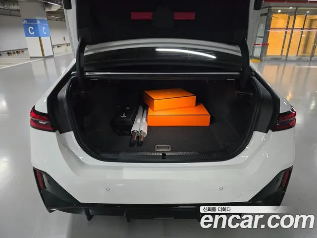 BMW i5 G60 — Фото автомобиля 6