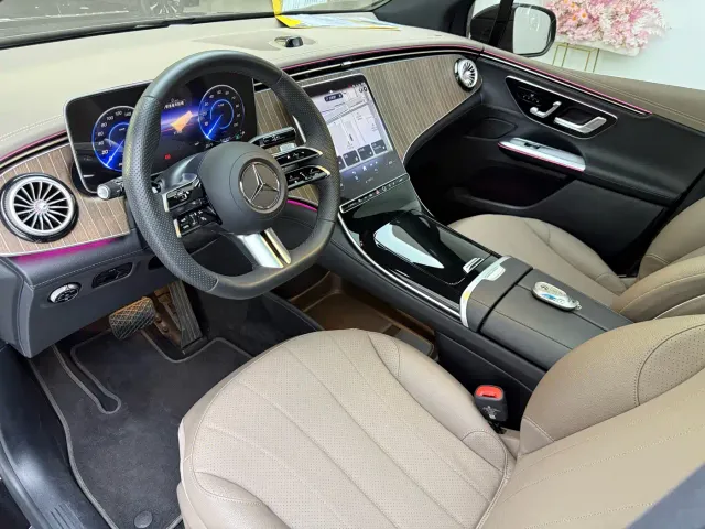 Mercedes-Benz EQE SUV — Фото автомобиля 17
