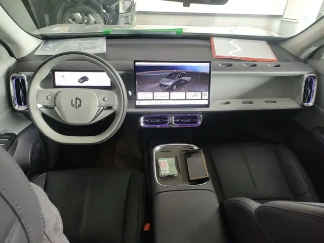 Leapmotor B10 — Фото автомобиля 9