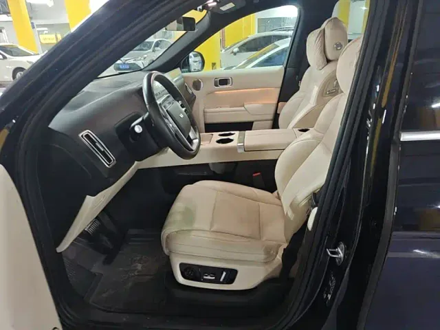Li Auto L9 — Фото автомобиля 10