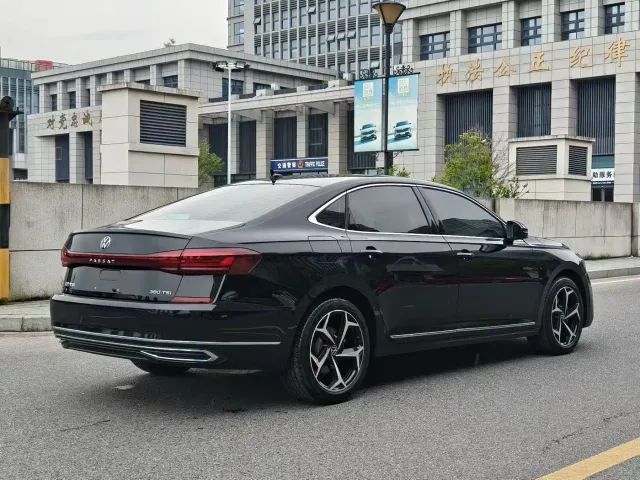 Volkswagen Passat — Фото автомобиля 5