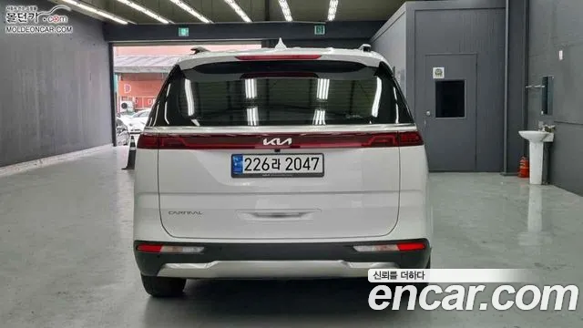 Kia Carnival Generation 4 — Фото автомобиля 4