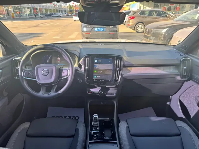 Volvo XC40 — Фото автомобиля 5