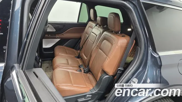 Lincoln Aviator — Фото автомобиля 16