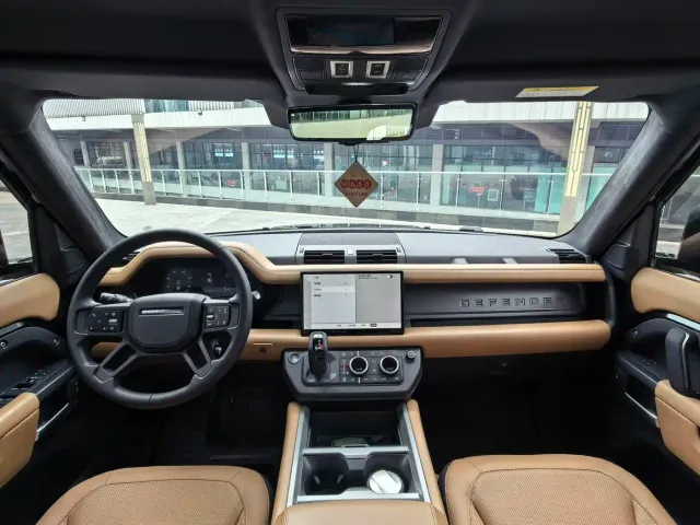 Land Rover Defender — Фото автомобиля 14