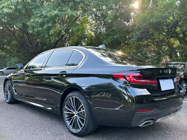 BMW 5 Series — Фото автомобиля 7