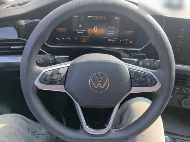 Volkswagen Passat — Фото автомобиля 10