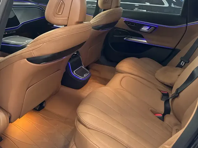 Mercedes-Benz E-Class — Фото автомобиля 8
