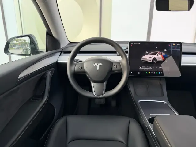 Tesla Model Y 2023 Rear-Wheel Drive Edition — Фото автомобиля 12