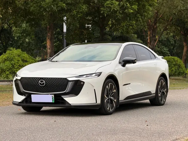 Фотография автомобиля — Mazda EZ-6