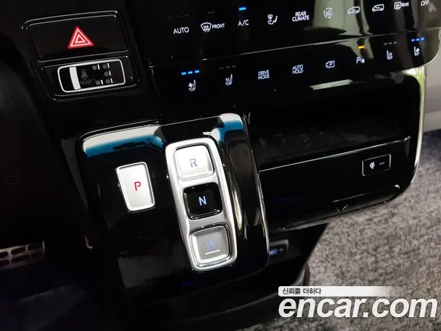 Hyundai Staria Staria 4WD Lounge 7 мест — Фото автомобиля 9