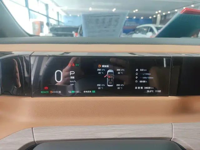 GAC Trumpchi E8 — Фото автомобиля 11