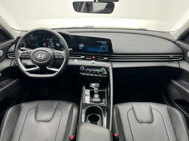Hyundai Elantra — Фото автомобиля 21