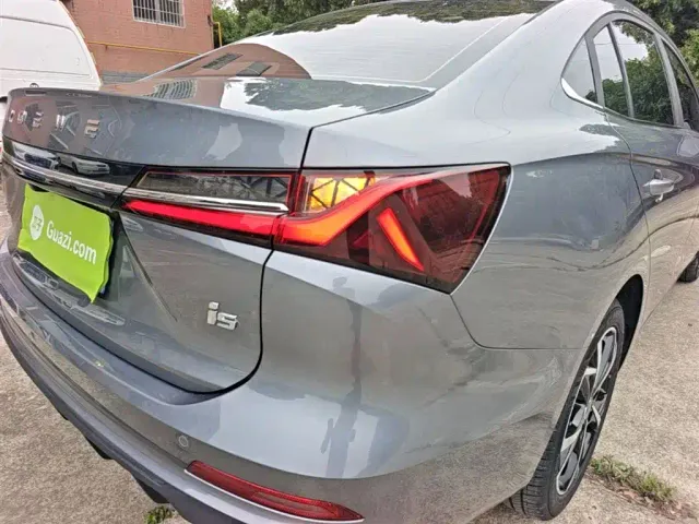 Roewe i5 — Фото автомобиля 7