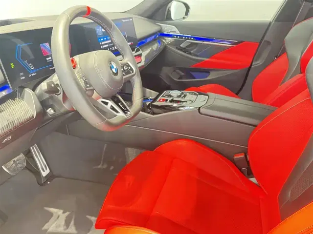 BMW M5 — Фото автомобиля 11