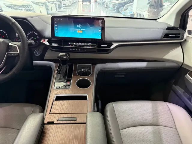 Toyota Sienna — Фото автомобиля 16