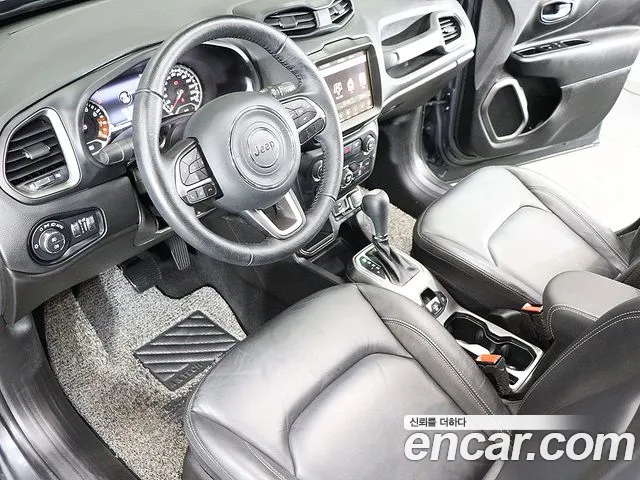 Jeep Renegade — Фото автомобиля 6