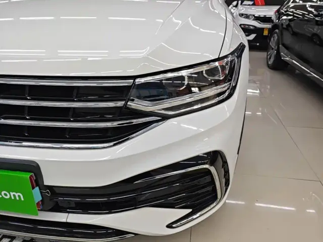 Volkswagen Tiguan L — Фото автомобиля 23