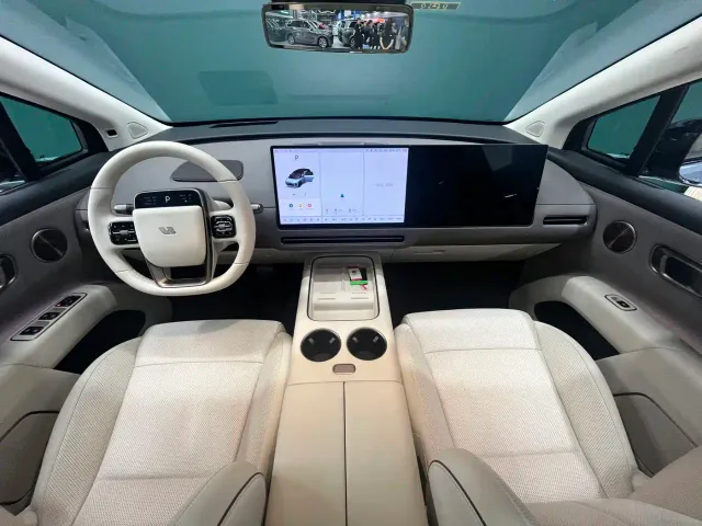 Li Auto i8 — Фото автомобиля 8