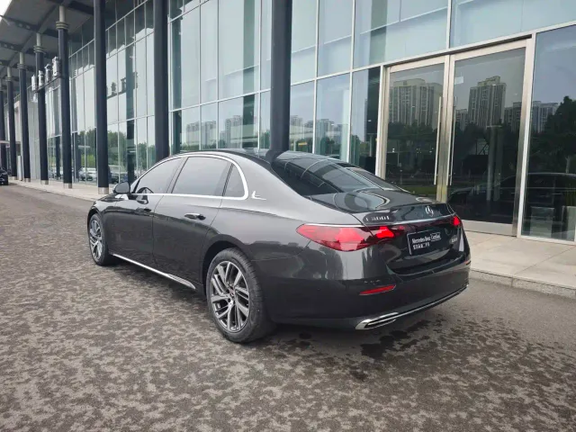 Mercedes-Benz E-Class — Фото автомобиля 6