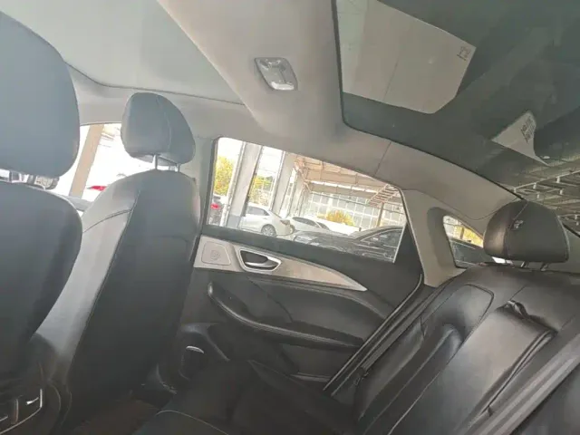 Roewe i6 MAX EV — Фото автомобиля 13