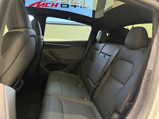 Tesla Model Y — Фото автомобиля 8